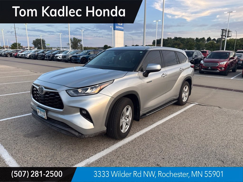 Used 2020 Toyota Highlander LE FWD image 1