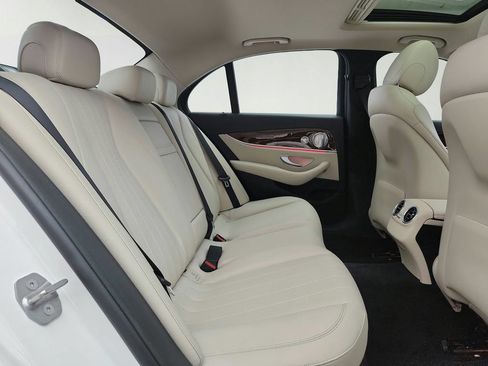 Used 2017 Mercedes-Benz E 300 4MATIC image 33