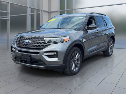 Certified 2023 Ford Explorer XLT w/ Equipment Group 202A AWD/4WD image 1
