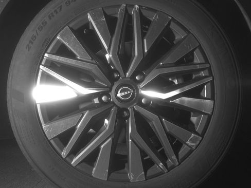 Used 2025 Nissan Altima 2.5 SV FWD image 13