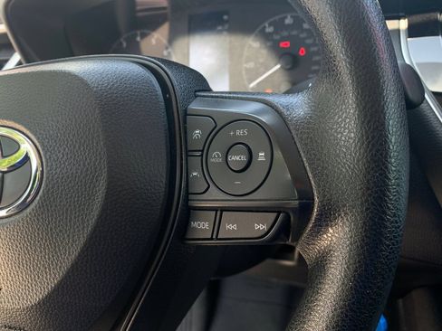 Used 2025 Toyota Corolla LE FWD image 29