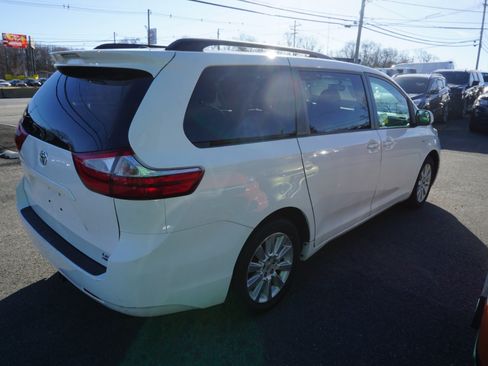 Used 2016 Toyota Sienna LE image 6
