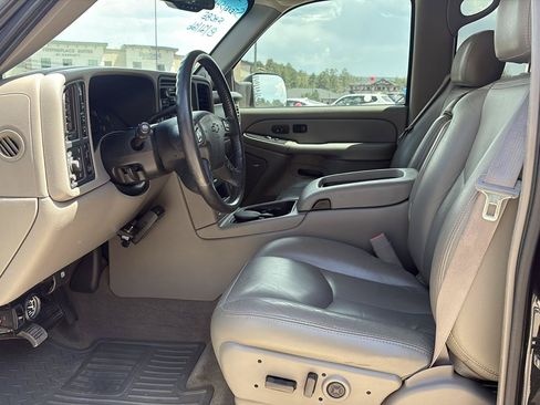 Used 2005 Chevrolet Silverado 2500 LT w/ Heavy-Duty Power Package AWD/4WD image 14