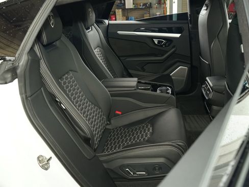 Used 2020 Lamborghini Urus image 25