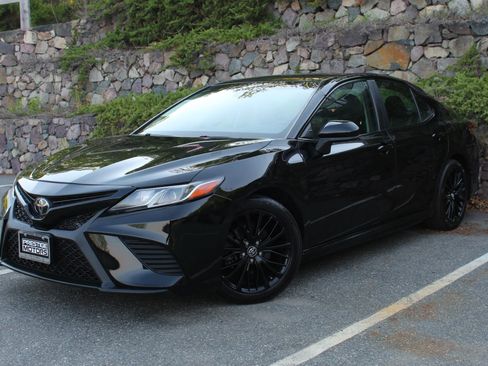 Used 2020 Toyota Camry SE FWD image 2