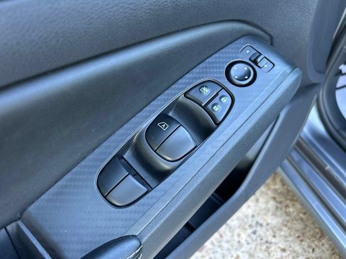 Used 2025 Nissan Altima 2.5 SV FWD image 14