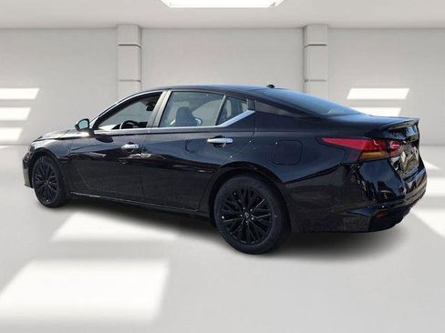 Used 2025 Nissan Altima 2.5 SV w/ SV Special Edition Package FWD image 3