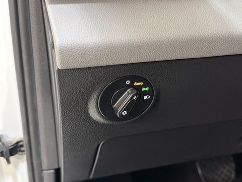 Certified 2023 Volkswagen Taos SE FWD image 35