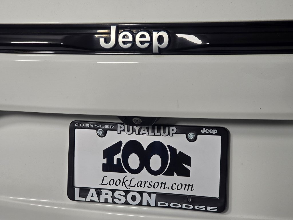 Used 2022 Jeep Grand Cherokee Summit w/ Luxury Tech Group V AWD/4WD image 36