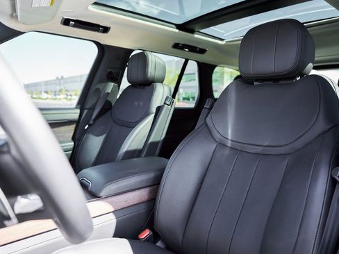 Used 2024 Land Rover Range Rover SE image 42