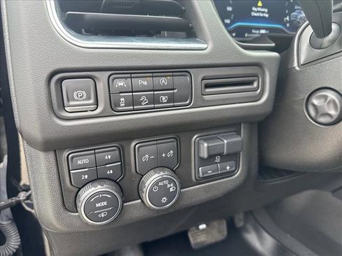 Used 2023 Chevrolet Suburban Z71 w/ Z71 Off-Road Package AWD/4WD image 10