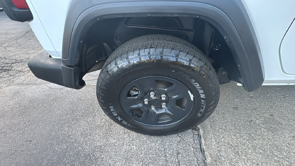 Used 2025 Jeep Wrangler Sport AWD/4WD image 13