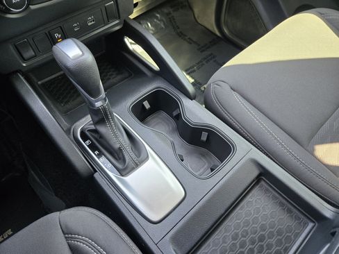 Used 2022 Nissan Frontier SV w/ Technology Package image 17