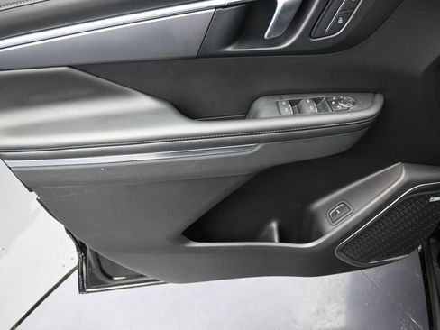 Used 2025 Buick Enclave Sport Touring image 14