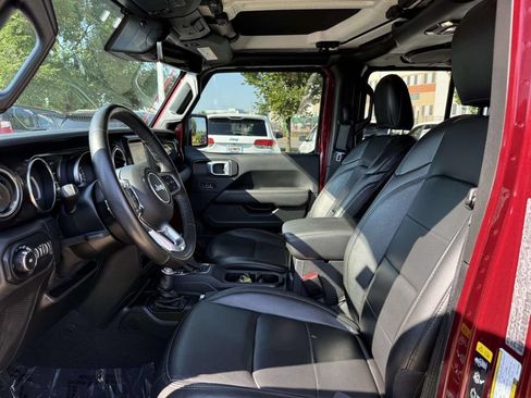 Used 2021 Jeep Wrangler Unlimited Sahara AWD/4WD image 14