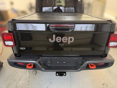 Used 2022 Jeep Gladiator Mojave w/ Trailer Tow Package AWD/4WD image 5