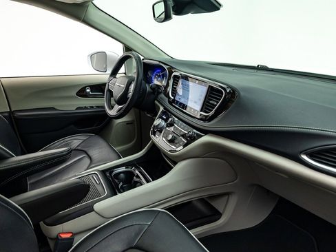 Used 2022 Chrysler Pacifica Limited image 33