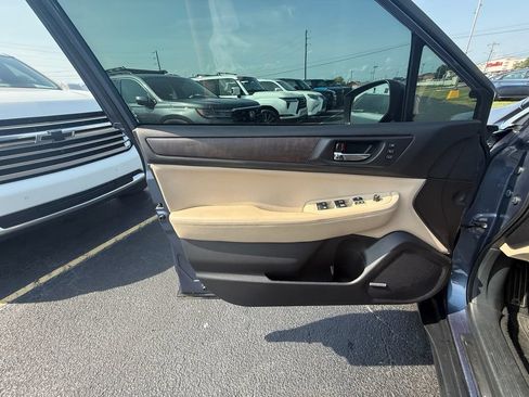 Used 2017 Subaru Outback 2.5i Limited AWD/4WD image 11