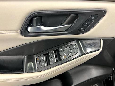 Used 2023 Nissan Rogue SL w/ SL Premium Package image 6