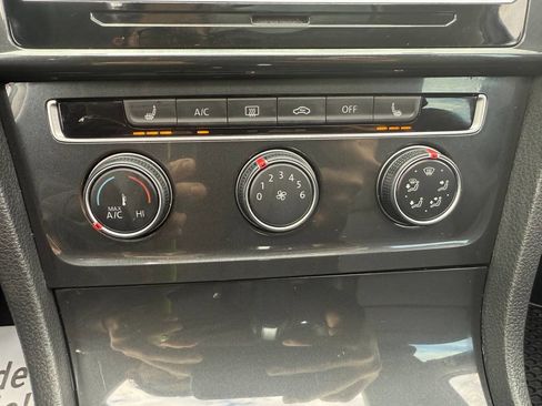 Used 2020 Volkswagen Golf 4-Door image 19