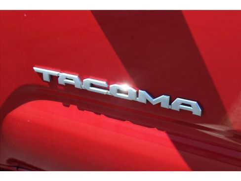 Used 2021 Toyota Tacoma SR5 AWD/4WD image 34