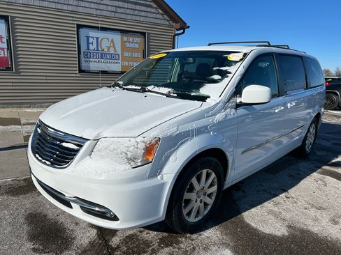 Used 2014 Chrysler Town & Country Touring image 1