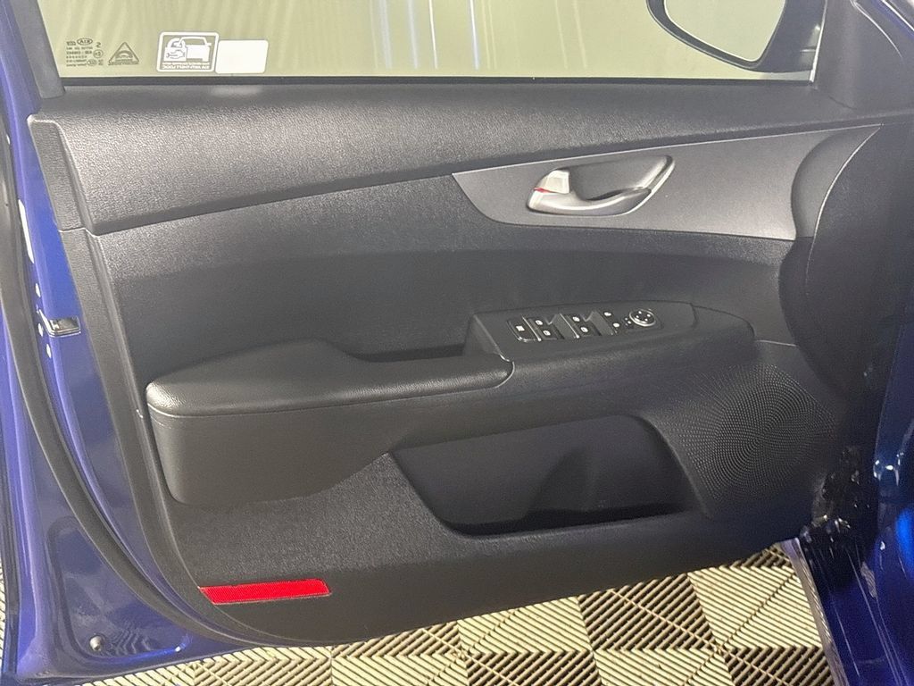 Used 2019 Kia Forte LXS FWD image 10