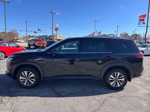 Used 2023 Nissan Pathfinder SL w/ Black Appearance Package image 6