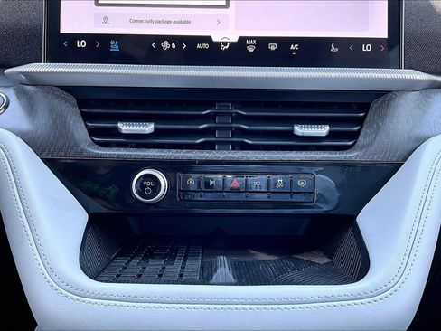 Certified 2025 Ford Explorer Platinum w/ LUX Leather Package AWD/4WD image 32
