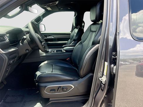 Used 2024 Jeep Wagoneer Series II w/ Flexible Seating Group RWD image 22