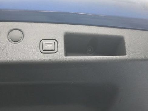 Used 2023 Chevrolet Equinox Premier FWD image 23