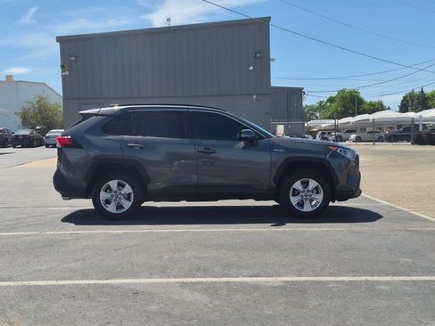 Used 2020 Toyota RAV4 XLE w/ Convenience Package AWD/4WD image 4