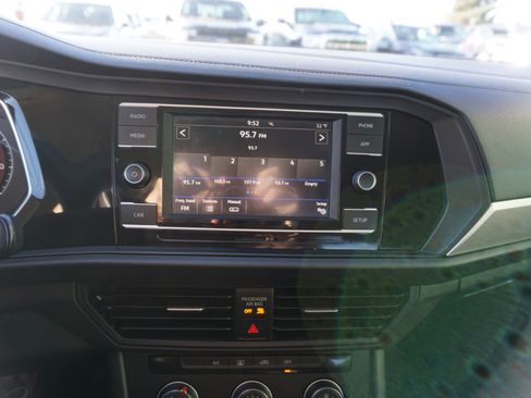 Used 2019 Volkswagen Jetta image 15