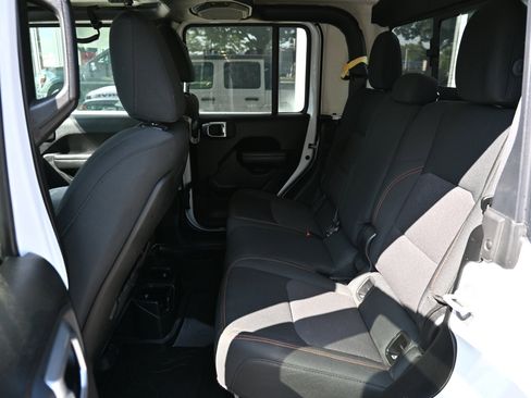 Used 2021 Jeep Gladiator Mojave w/ Cold Weather Group image 6