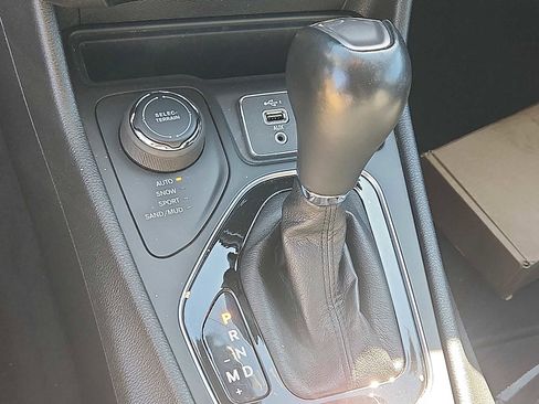 Certified 2023 Jeep Cherokee Altitude Lux image 14