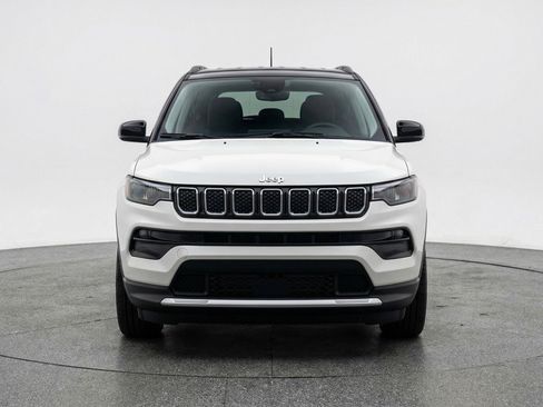 Used 2025 Jeep Compass Limited AWD/4WD image 2