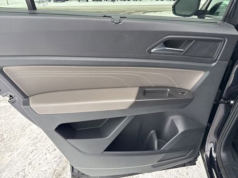 Used 2022 Volkswagen Atlas SE image 40