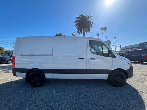 Used 2023 Mercedes-Benz Sprinter 1500 image 4
