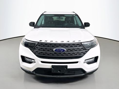 Used 2022 Ford Explorer XLT w/ Equipment Group 202A AWD/4WD image 2