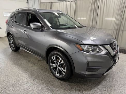Used 2020 Nissan Rogue SV w/ Premium Package image 2