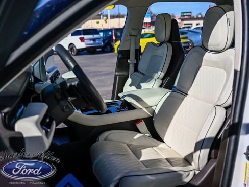 Used 2023 Lincoln Aviator Black Label image 10