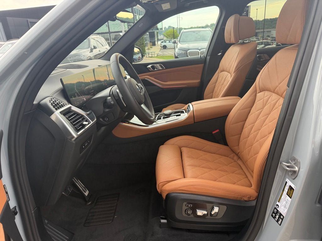 Used 2026 BMW X5 xDrive40i w/ M Sport Package AWD/4WD image 11