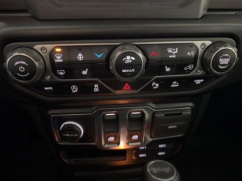 Used 2022 Jeep Wrangler Sport AWD/4WD image 17