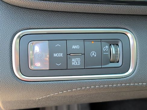 Used 2025 Buick Enclave Avenir w/ Super Cruise Package AWD/4WD image 14