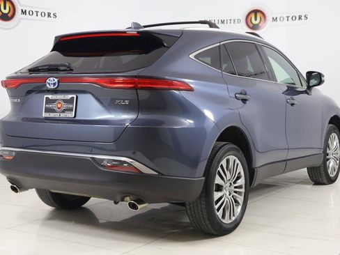 Used 2023 Toyota Venza XLE image 3