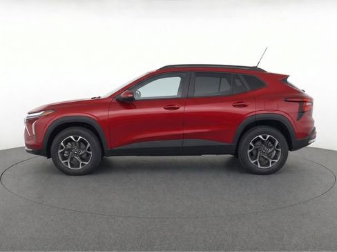 Used 2025 Chevrolet Trax LT w/ Driver Confidence Package FWD image 4
