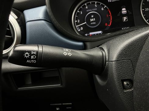 Used 2025 Nissan Versa SV image 31