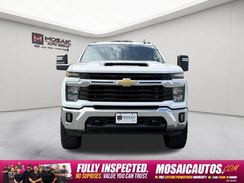 Used 2024 Chevrolet Silverado 2500 LT AWD/4WD image 2