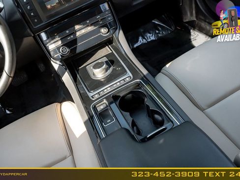 Used 2018 Jaguar XE RWD image 21