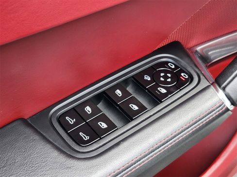 Used 2019 Porsche Cayenne Turbo image 15